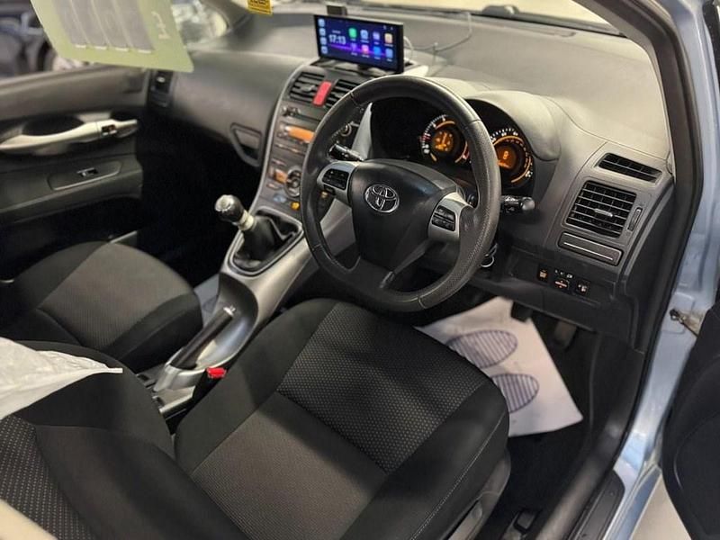 Used Toyota Auris 101 HP (74 kW) 2012 Blue Hatchback