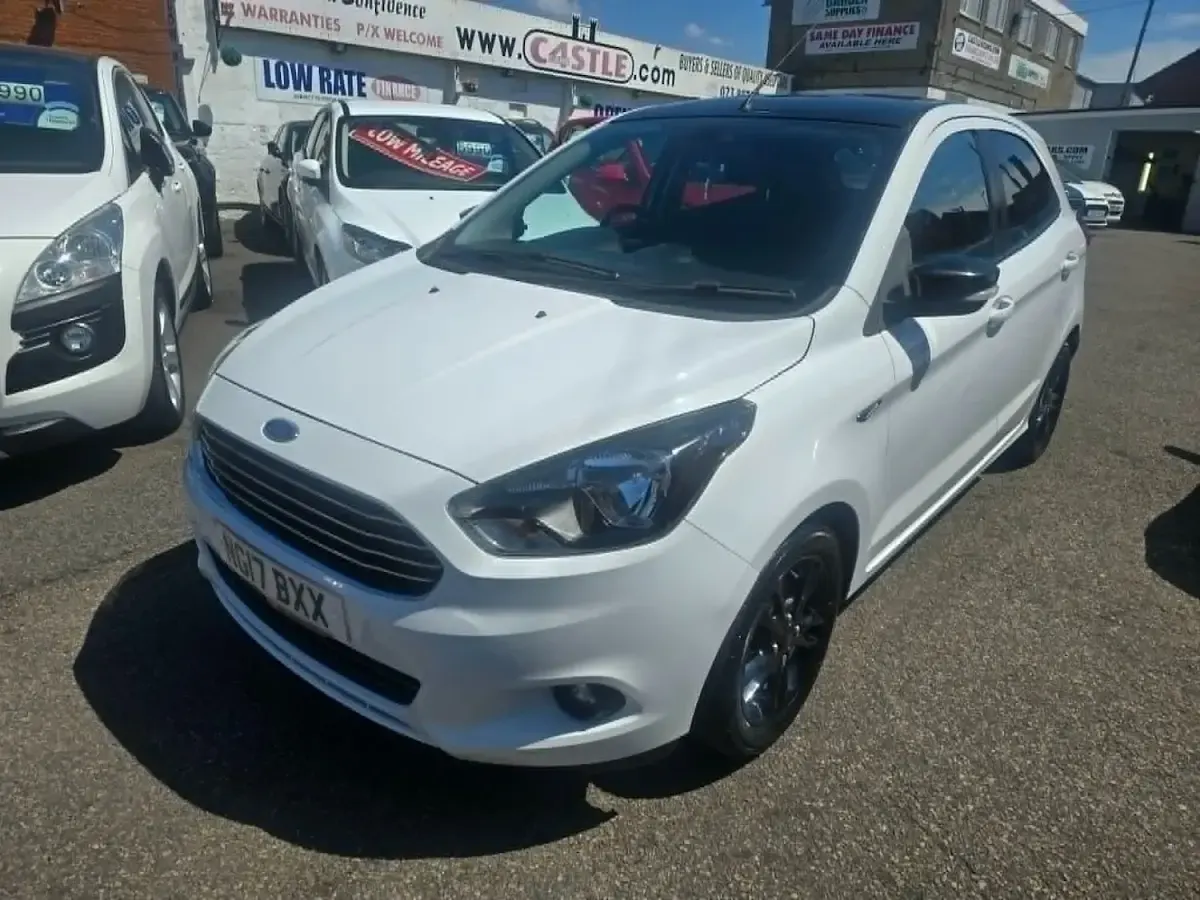 Used Ford Ka Plus Zetec 85 HP (62 kW) 2017 White Hatchback