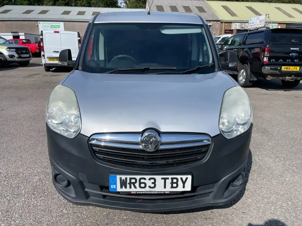 Używany Vauxhall Combo 2013 Srebrny Minivan