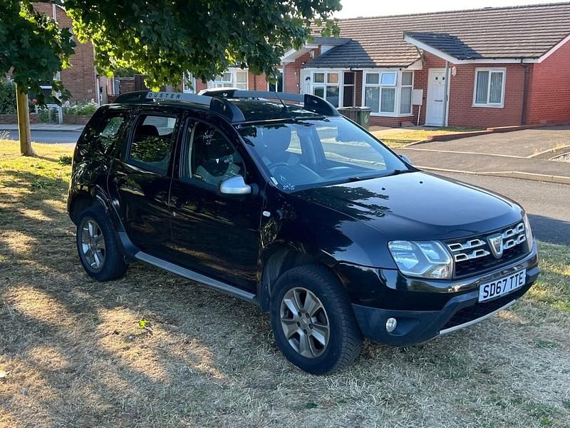 Usado Dacia Duster Lauréate 125 HP (91 kW) 2017 Preto SUV