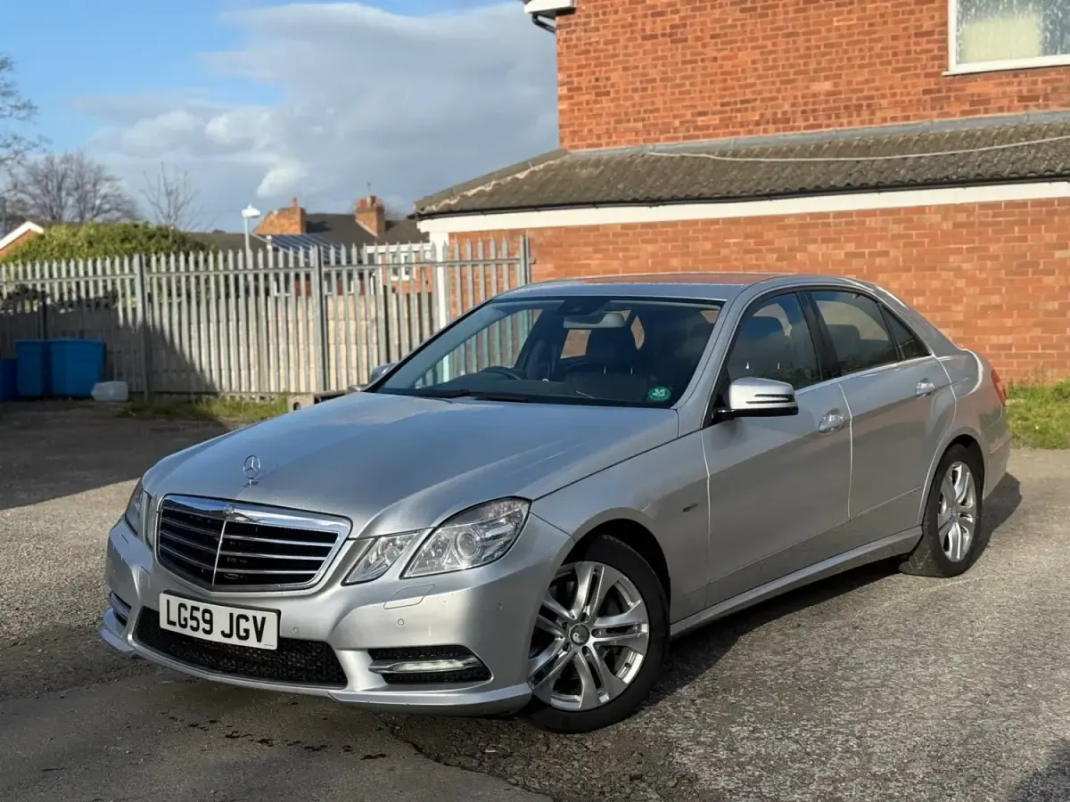 Używany Mercedes E350 Avantgarde 2009 Srebrny Sedan/Limuzyna