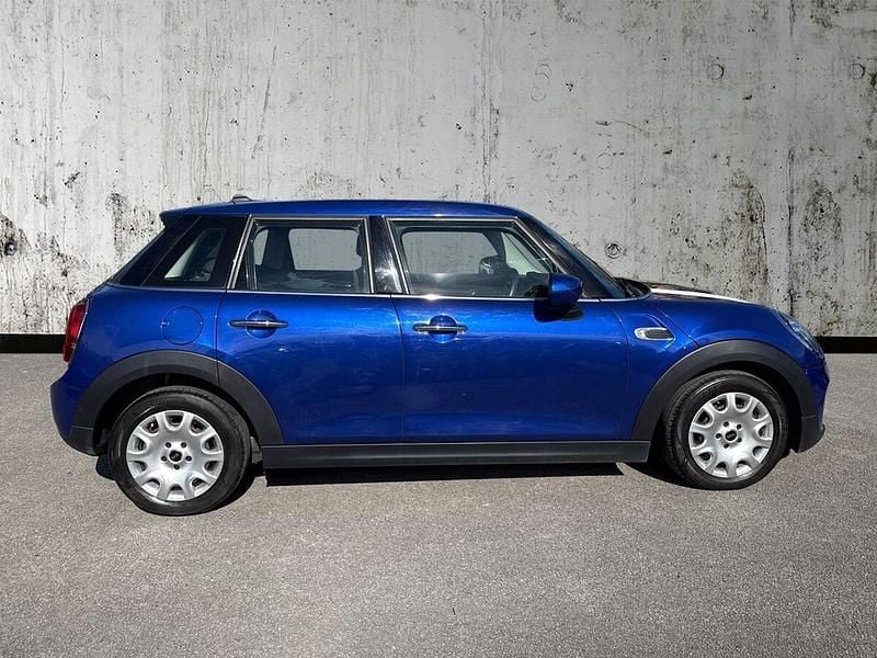 Używany Mini ONE Classic 101 KM (74 kW) 2019 Niebieski Hatchback