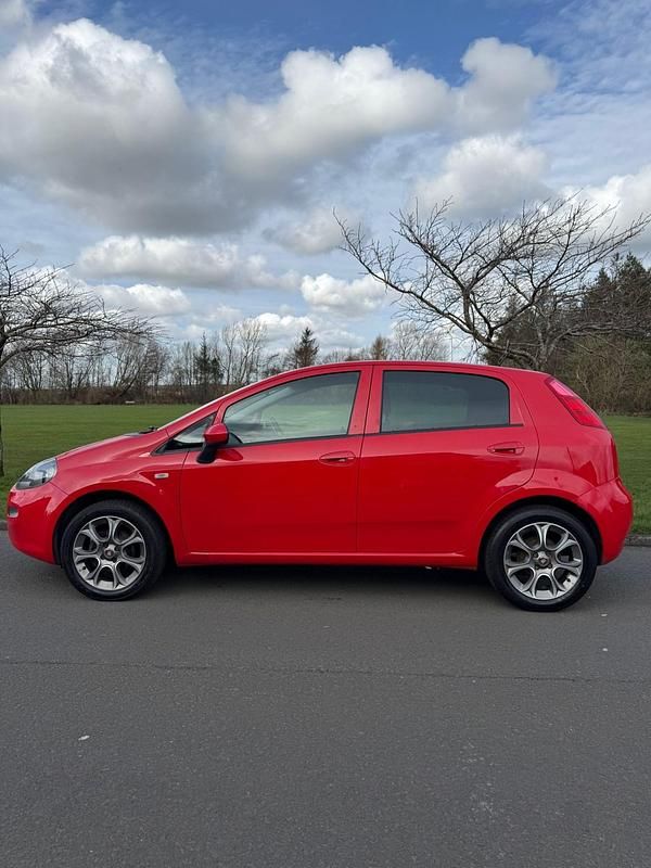 Used Fiat Punto Easy Plus 69 HP (50 kW) 2017 Red Hatchback