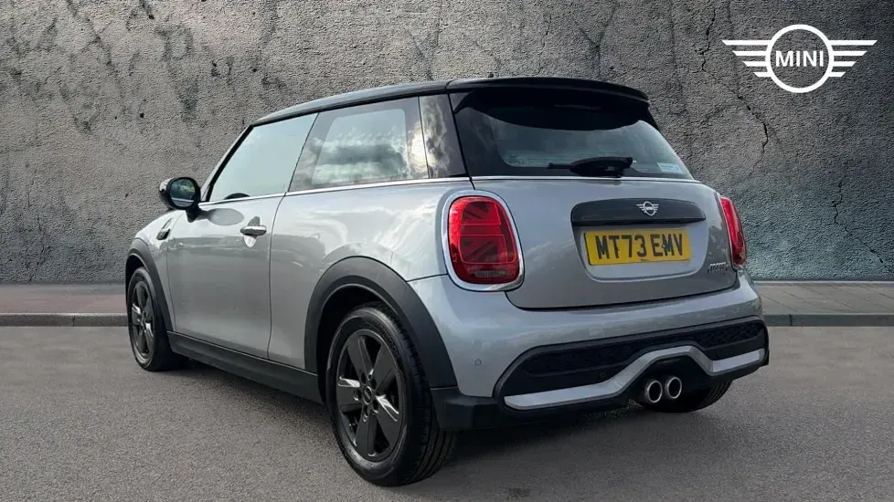 Begagnad Mini Cooper S Classic 176 HK (129 kW) 2023 Silver Halvkombi
