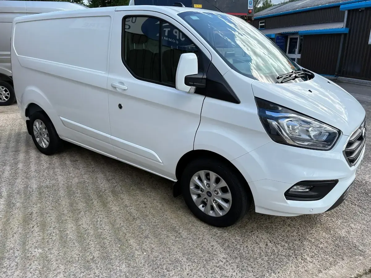 Used Ford Transit Custom Limited 130 HP (95 kW) 2021 White Van