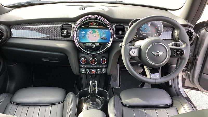 Used Mini Cooper Exclusive 134 HP (98 kW) 2024 Silver Hatchback