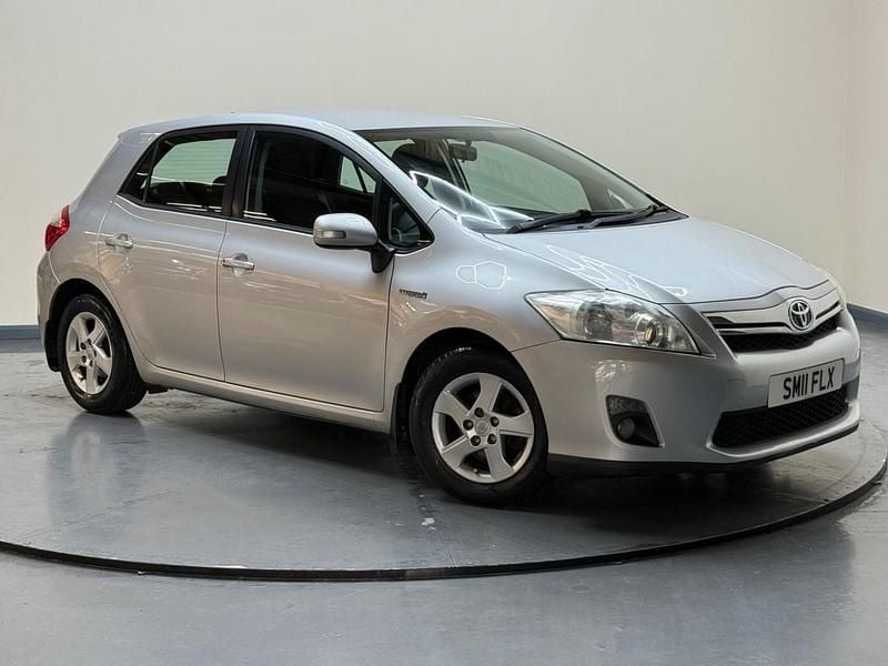 Silver Used 2011 Toyota Auris Hybrid T4 Hatchback | £5,995 (Fair price) - Image 1/4