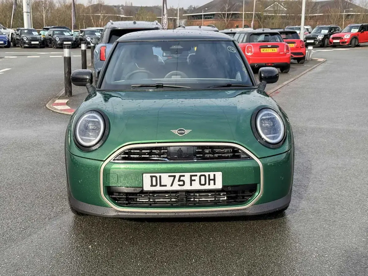 New Mini Cooper Hatch 113 kW (154 HP) 2026 Green Hatchback