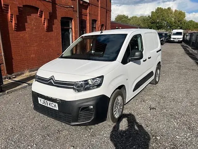 Used Citroën Berlingo 75 HP (55 kW) 2020 White MPV