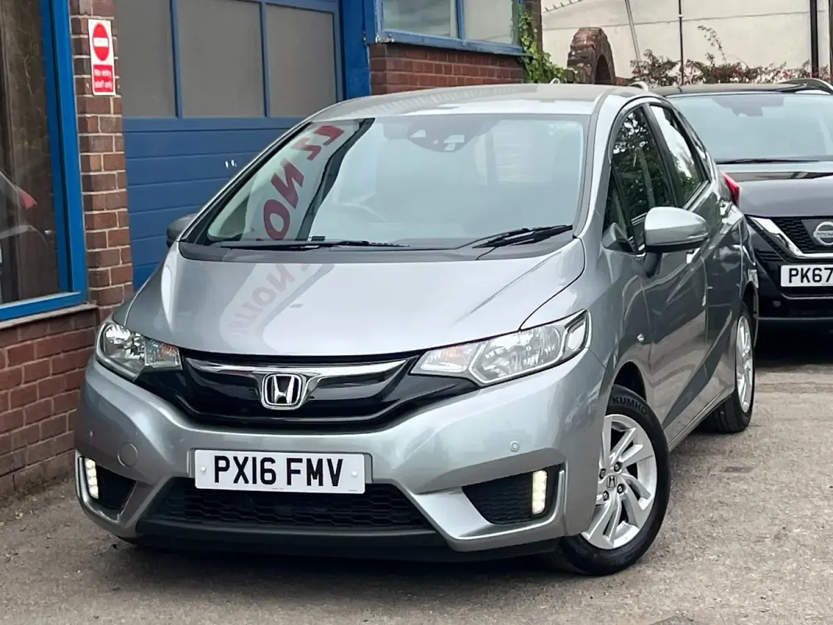 Used Honda Jazz SE 102 HP (75 kW) 2016 Silver Hatchback