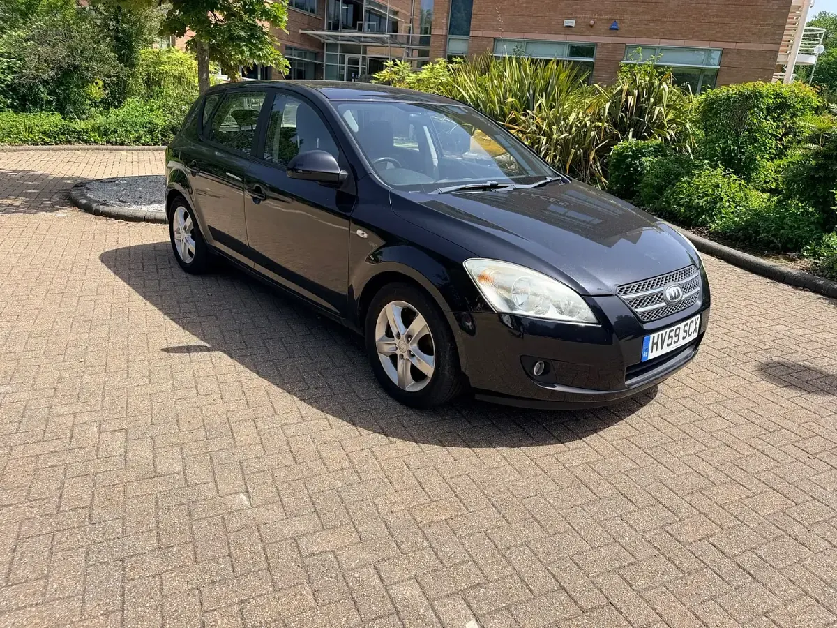 Used Kia Ceed 103 HP (75 kW) 2009 Black Hatchback
