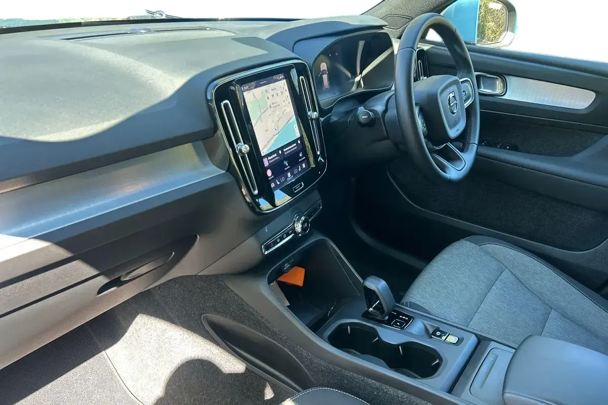 Used Volvo XC40 Core 163 HP (119 kW) 2025 Blue SUV