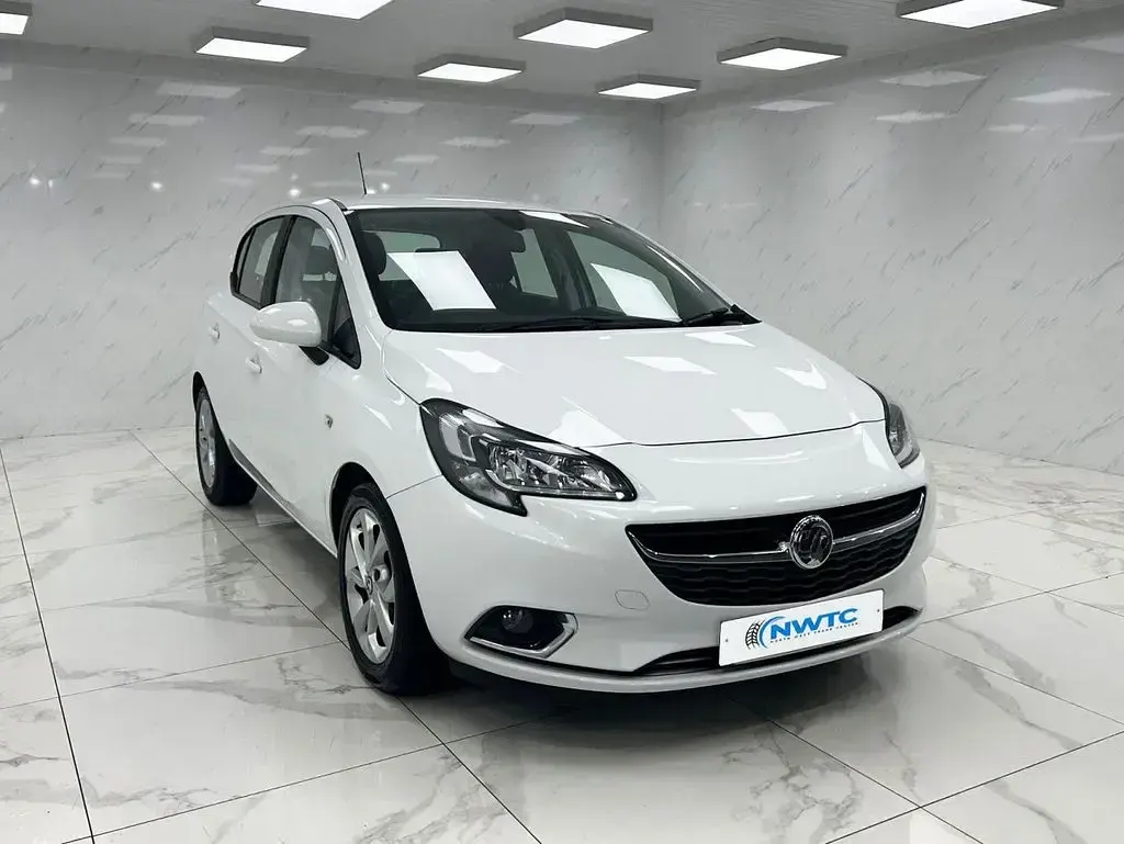 Used Vauxhall Corsa SRi 90 HP (66 kW) 2018 White Hatchback