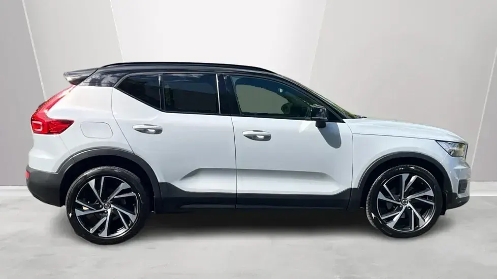 Usado Volvo XC40 R-Design Pro 2021 Prateado SUV