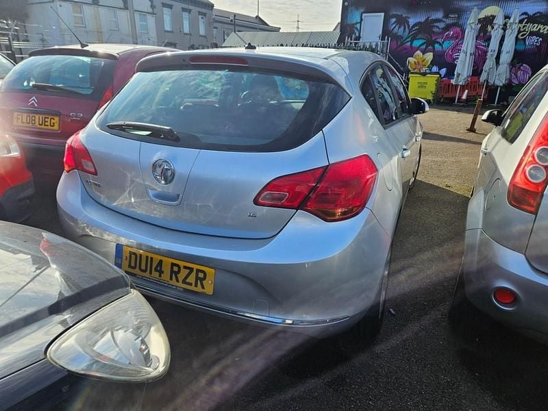 Used Vauxhall Astra Design Edition 2014 Silver Hatchback