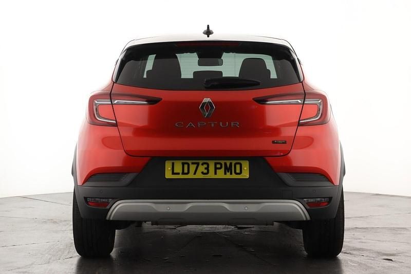 Used Renault Captur Evolution 143 HP (105 kW) 2023 Red/black SUV