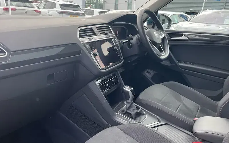 Begagnad VW Tiguan Elegance 150 HK (110 kW) 2023 Blå SUV