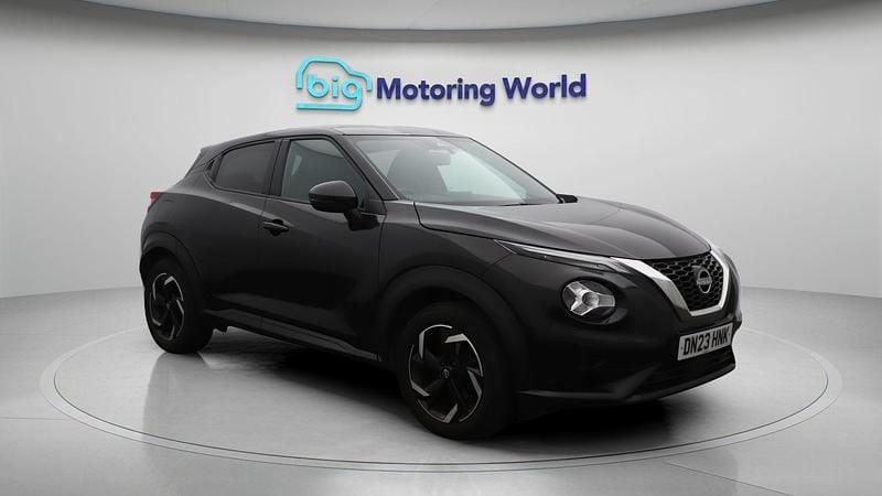 Black Used 2023 Nissan Juke N-Connecta SUV | £12,000 (Good price) - Image 1/4