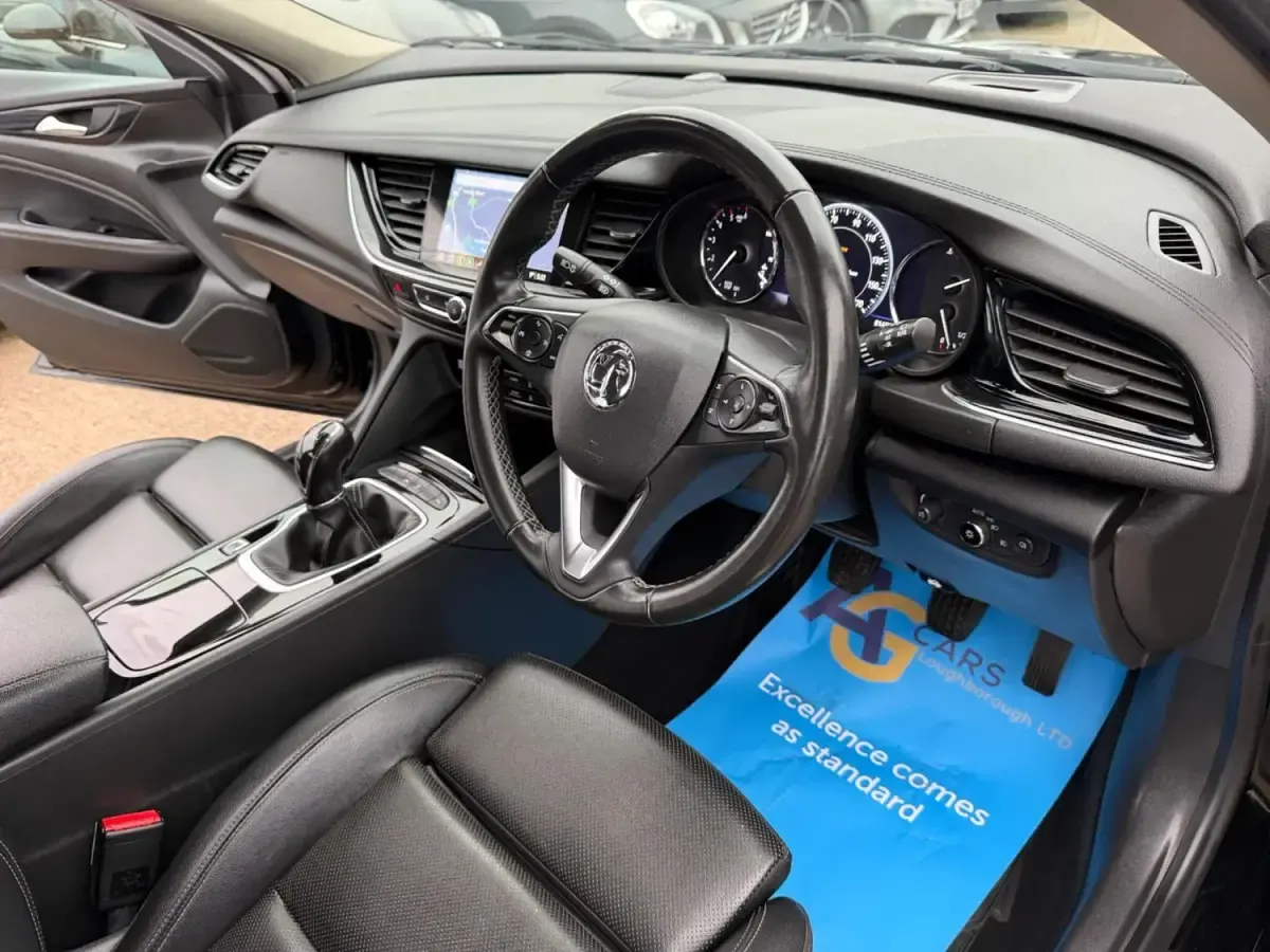 Begagnad Vauxhall Insignia Elite 110 HK (80 kW) 2018 Svart Kombi