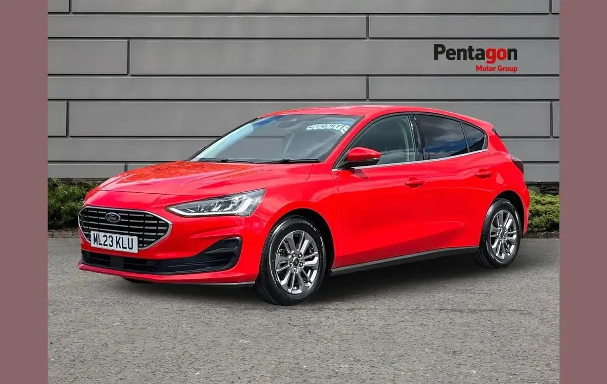 Used Ford Focus Titanium 123 HP (90 kW) 2023 Red Hatchback