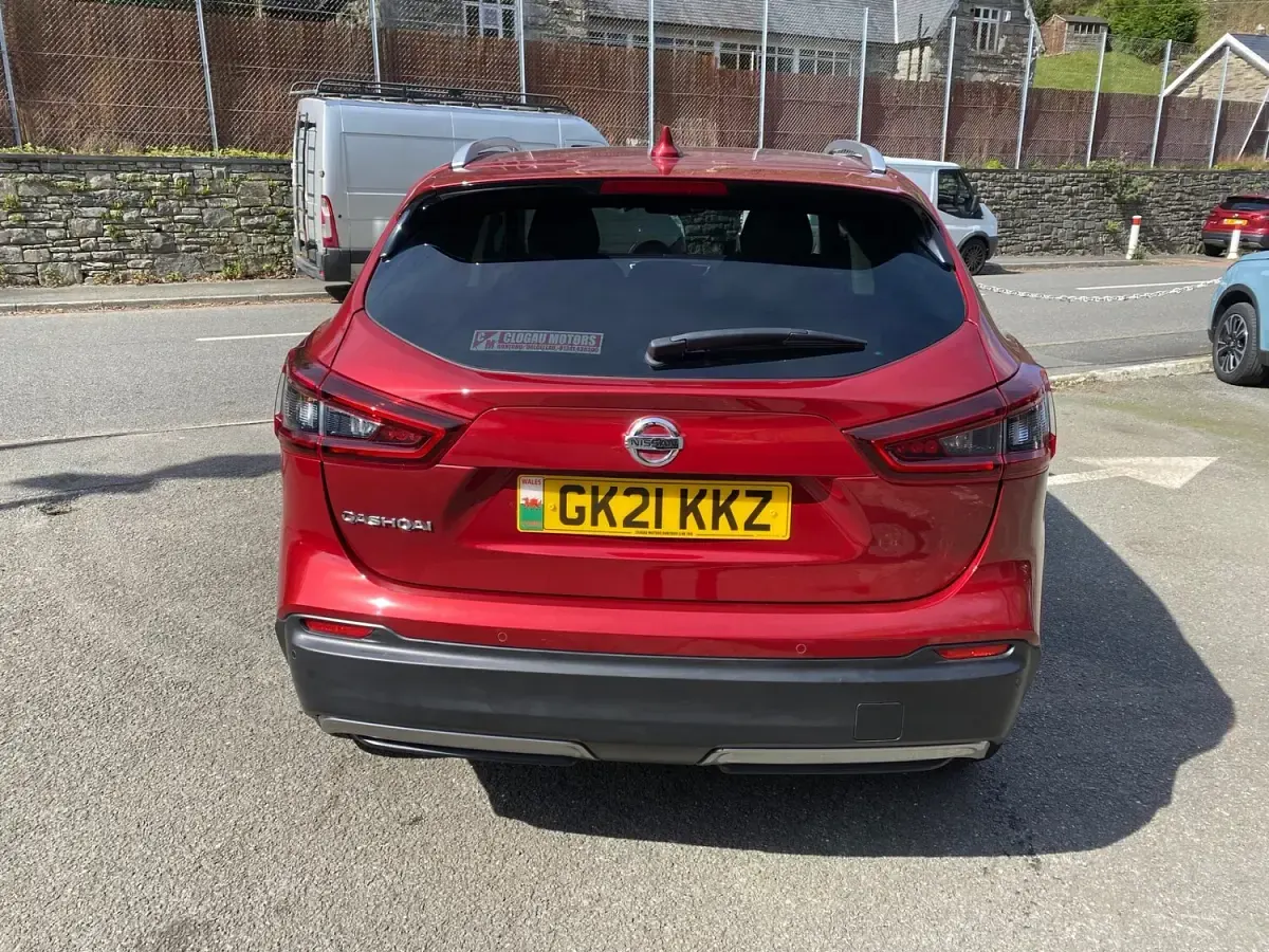 Used Nissan Qashqai N-Connecta 158 HP (116 kW) 2021 Red SUV