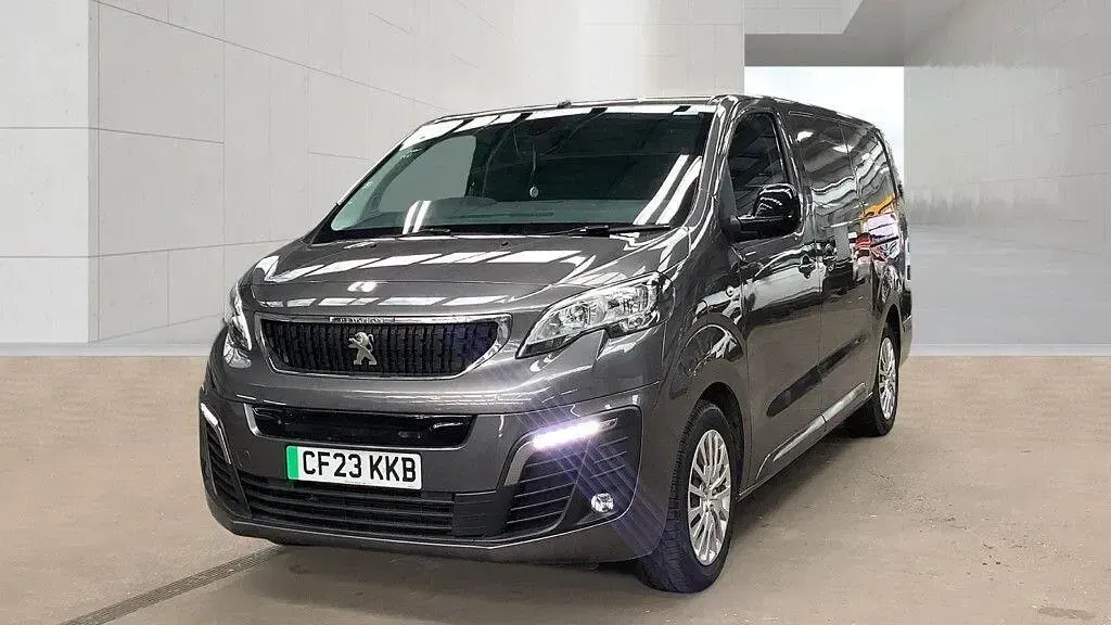 Używany Peugeot e-Expert Premium 100 kW (136 KM) 2023 Szary Van