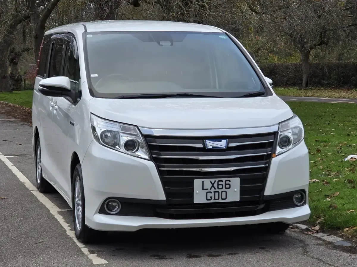 Used Toyota Noah 2016 White MPV