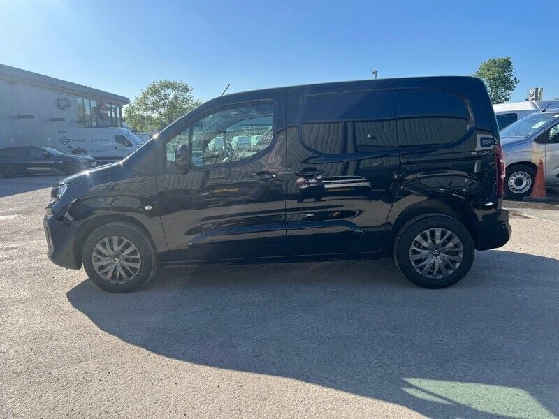 Black New 2025 Citroën Berlingo MPV | £18,400 (Fair price) - Image 1/4