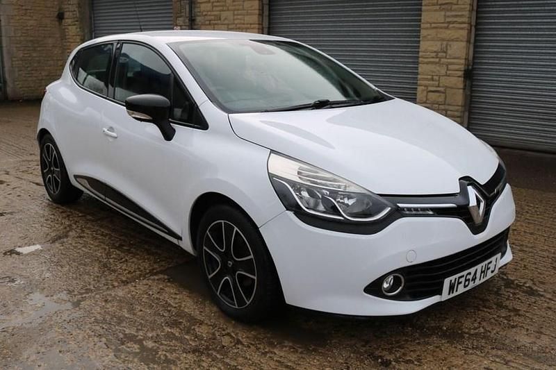 Used Renault Clio IV Dynamique 90 HP (66 kW) 2014 White Hatchback