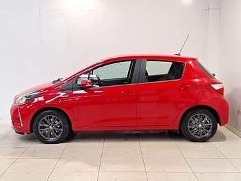 Used Toyota Yaris Hybrid 100 HP (73 kW) 2020 Red Hatchback