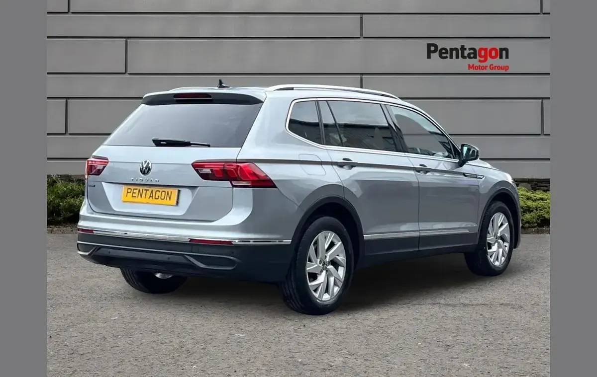Gebraucht VW Tiguan Life 147 PS (108 kW) 2023 Silber SUV