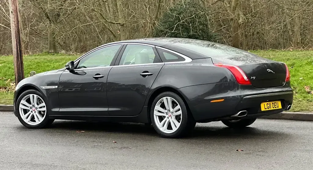 Used Jaguar XJ Premium Luxury 275 HP (202 kW) 2011 Grey Sedan