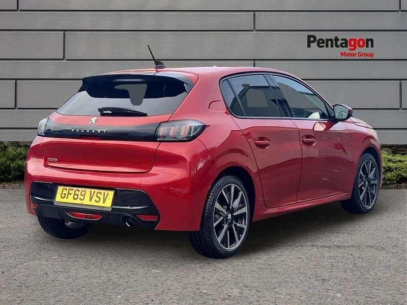 Used Peugeot 208 Allure 101 HP (74 kW) 2020 Red Hatchback