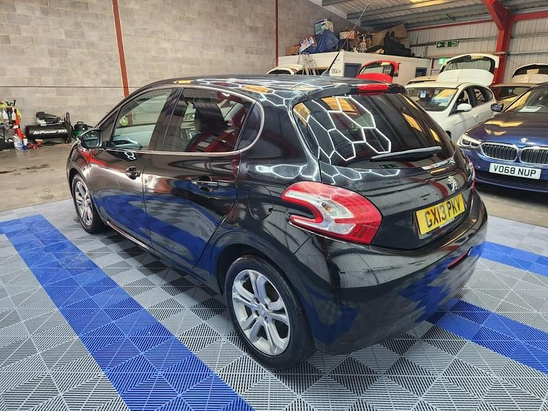Used Peugeot 208 Allure 82 HP (60 kW) 2013 Black Hatchback