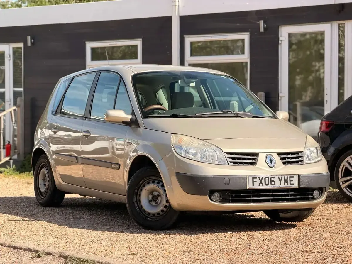 Used Renault Mégane Expression 2006 Gold MPV