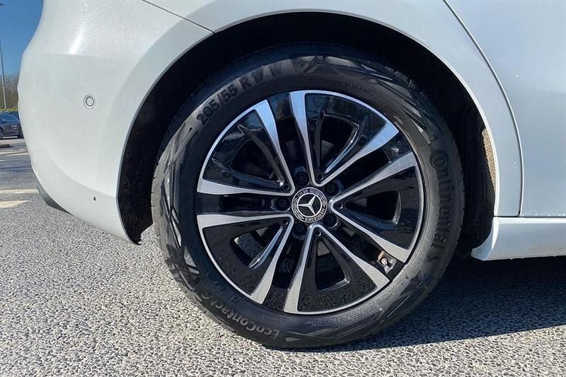 Used Mercedes A180 Executive 136 HP (100 kW) 2023 Digital white Hatchback