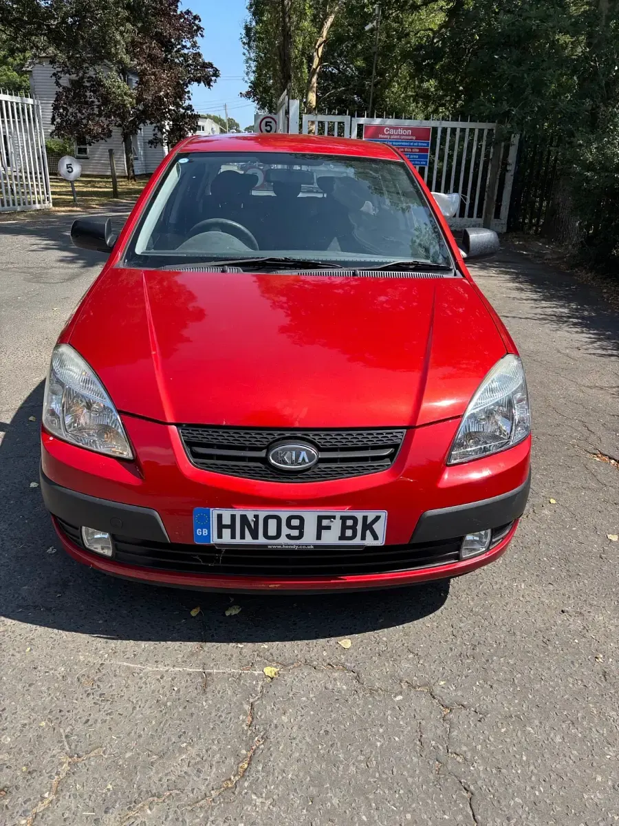 Used Kia Rio 97 HP (71 kW) 2009 Red Hatchback