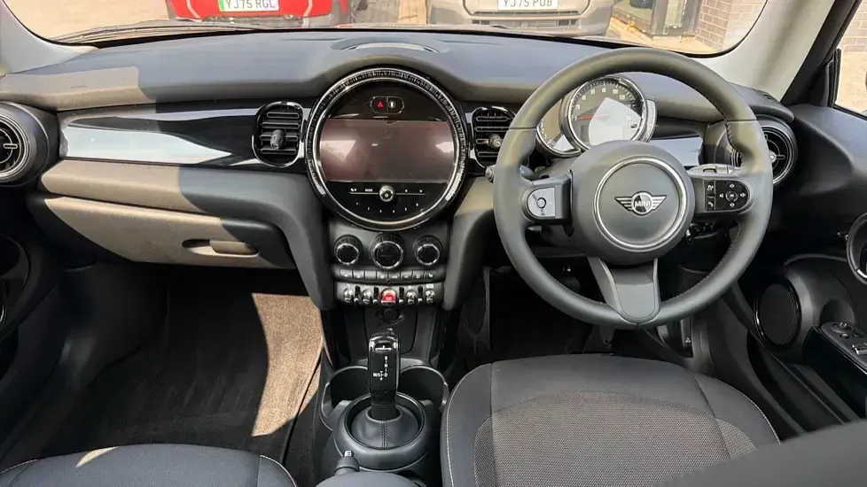 Used Mini Cooper Classic 134 HP (98 kW) 2022 Silver Hatchback