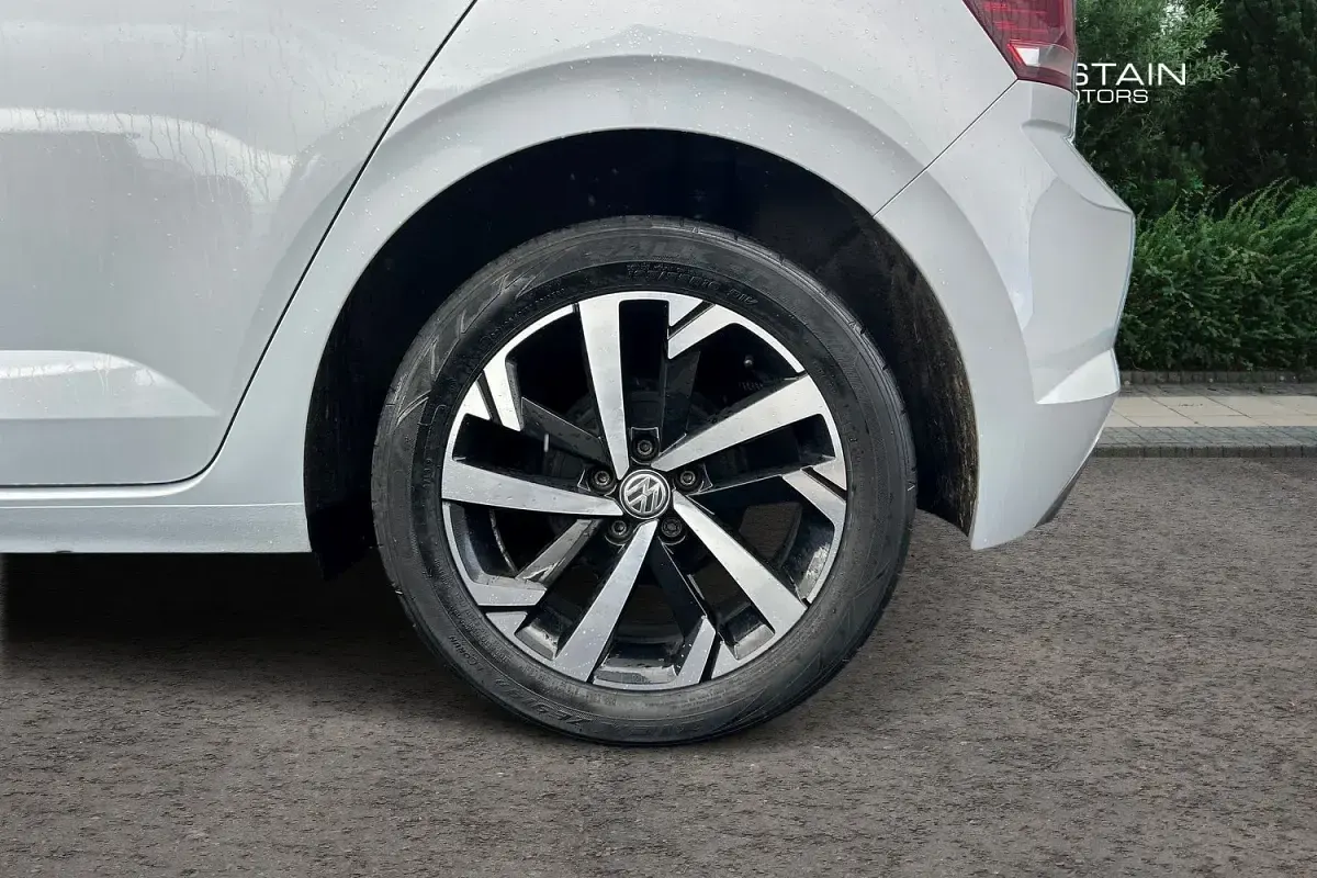 Begagnad VW Polo Beats 80 HK (58 kW) 2020 Silver Halvkombi