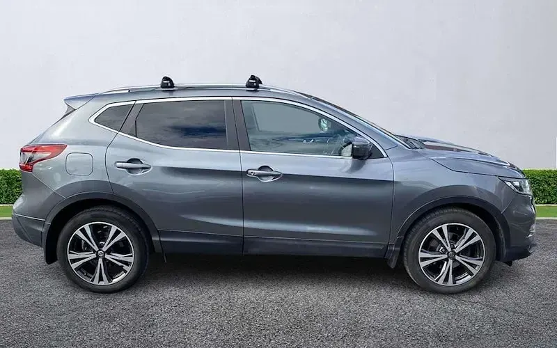 Used Nissan Qashqai N-Connecta 116 HP (85 kW) 2017 Grey SUV