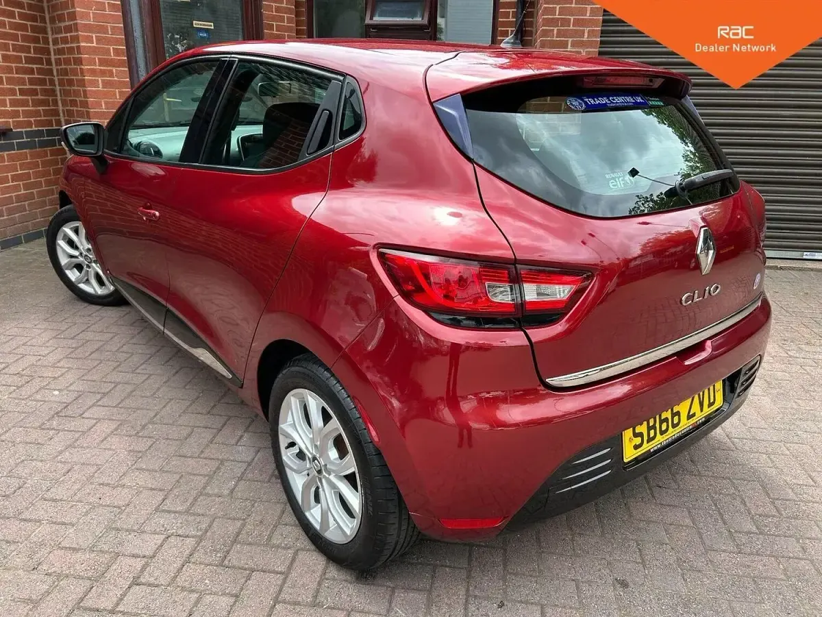 Used Renault Clio Dynamique 75 HP (55 kW) 2016 Red Hatchback