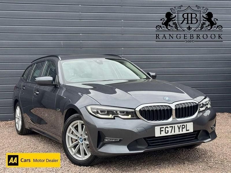 Begagnad BMW 330e Performance 2021 Grå Kombi