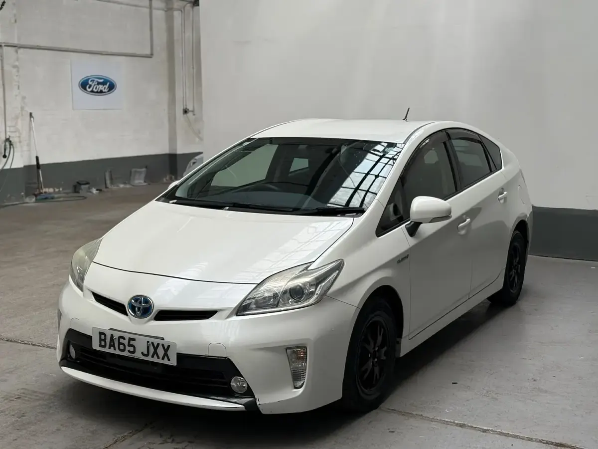 Used Toyota Prius 70 HP (51 kW) 2026 White Hatchback