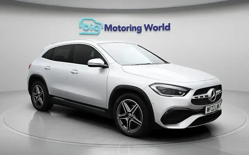 Usado Mercedes GLA250 Premium Plus 259 HP (190 kW) 2022 Prateado SUV