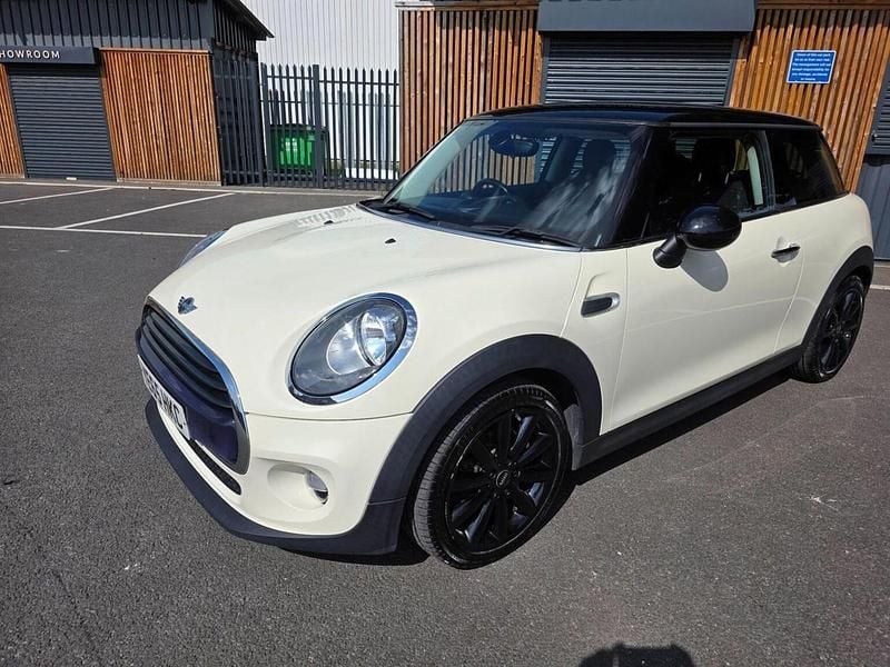 Used Mini Cooper Hatch 136 HP (100 kW) 2015 White Hatchback