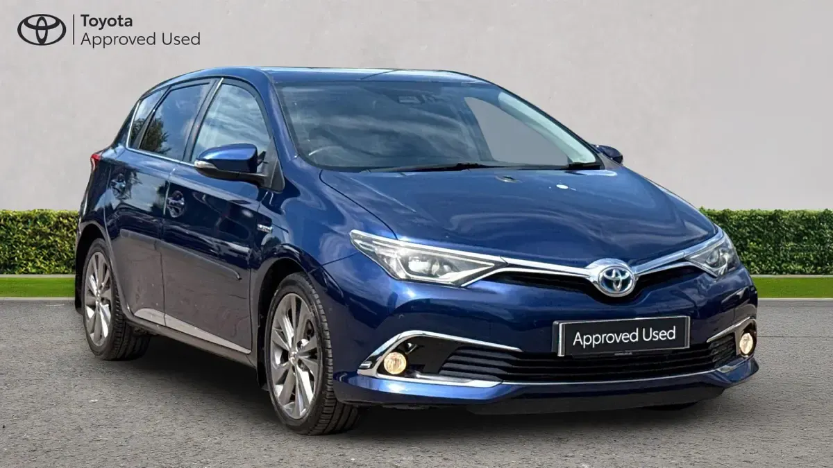 Used Toyota Auris Hybrid 136 HP (100 kW) 2016 Hatchback