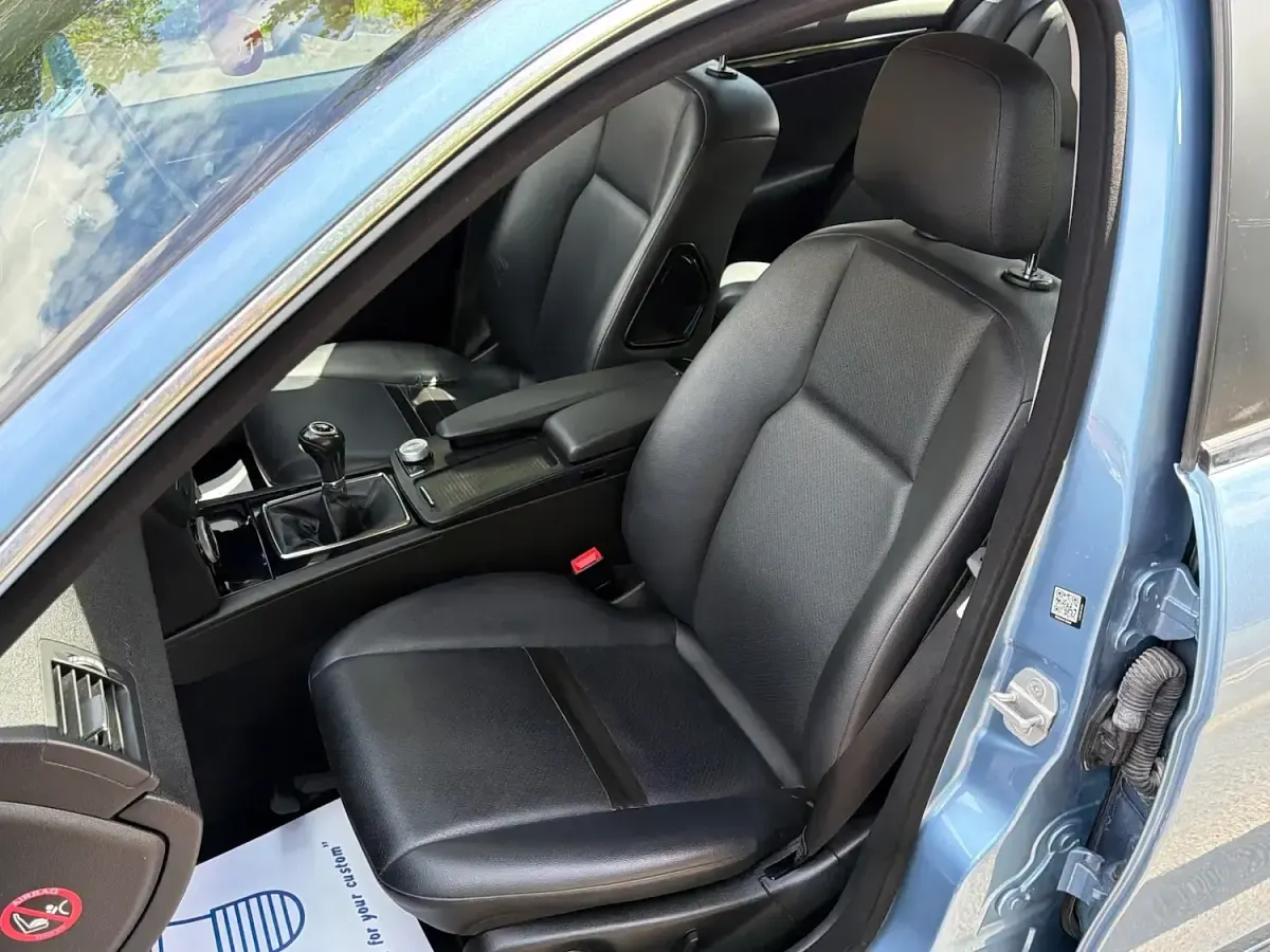 Used Mercedes C220 SE 2010 Blue Sedan