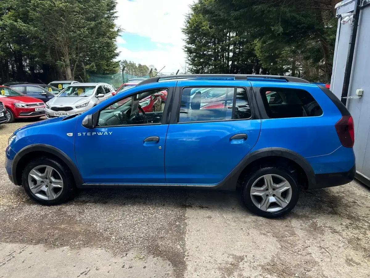 Usado Dacia Logan MCV Lauréate 2018 Azul Familiar