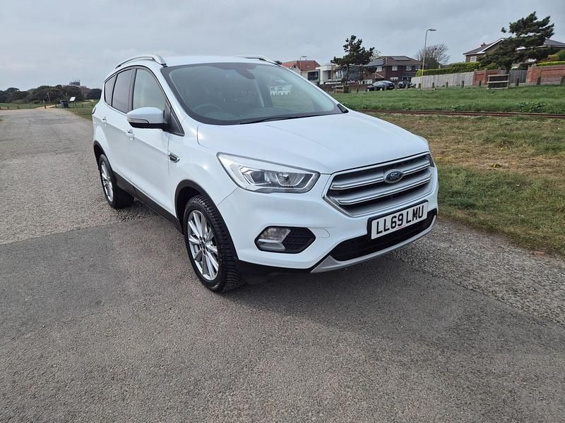 Used Ford Kuga Titanium 150 HP (110 kW) 2019 Frozen white SUV