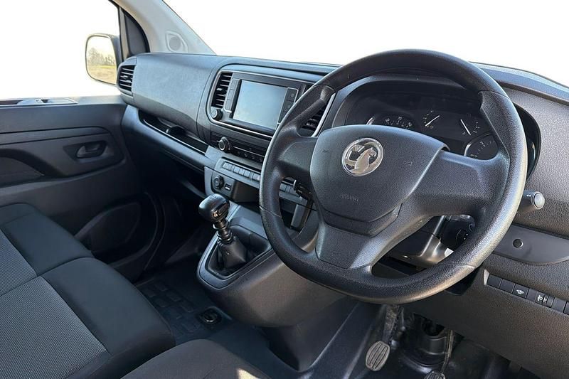 Used Vauxhall Vivaro S 100 HP (73 kW) 2023 White MPV